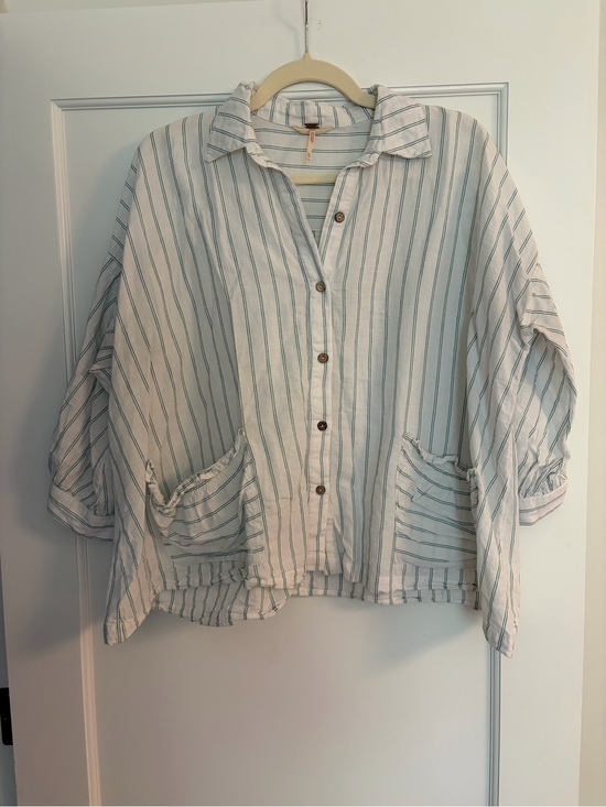 Free People Tops - Free People oversized quarter sleeve button up. Light green stripes.
